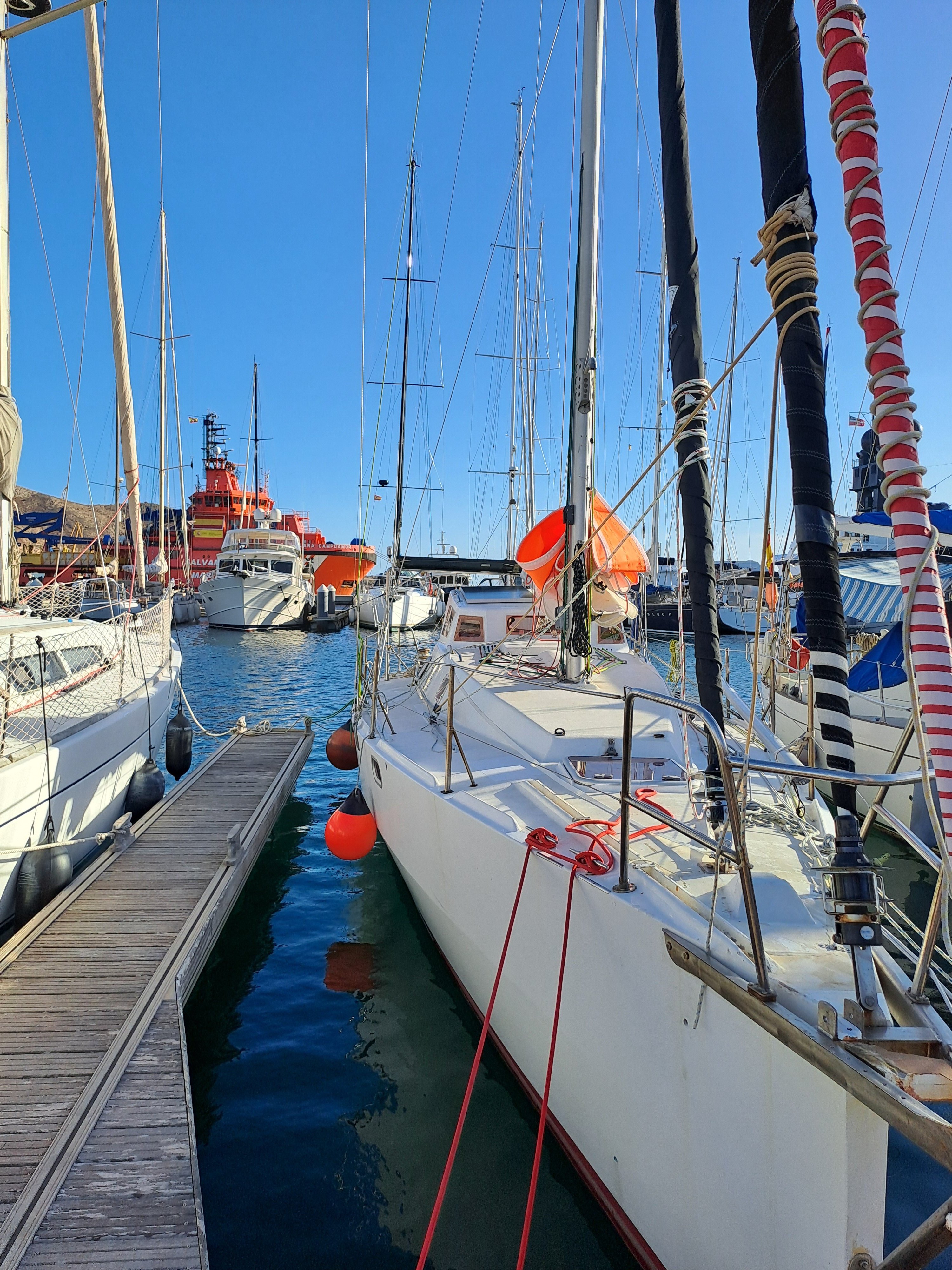Aqui Lou au port à Carthagène pour qqes réparations