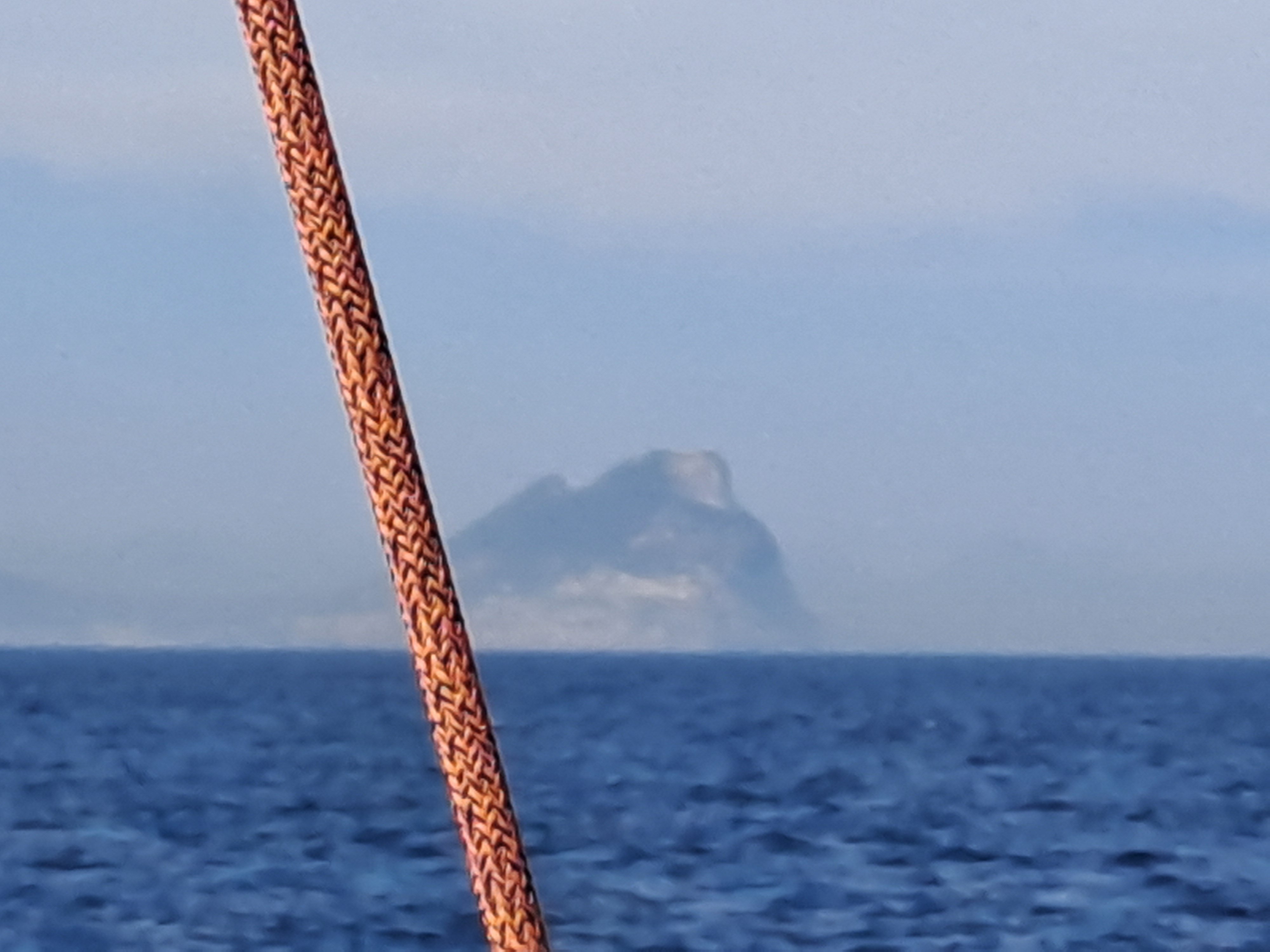 le voilà le rocher vue du sud à proximité des côtes marocaines
