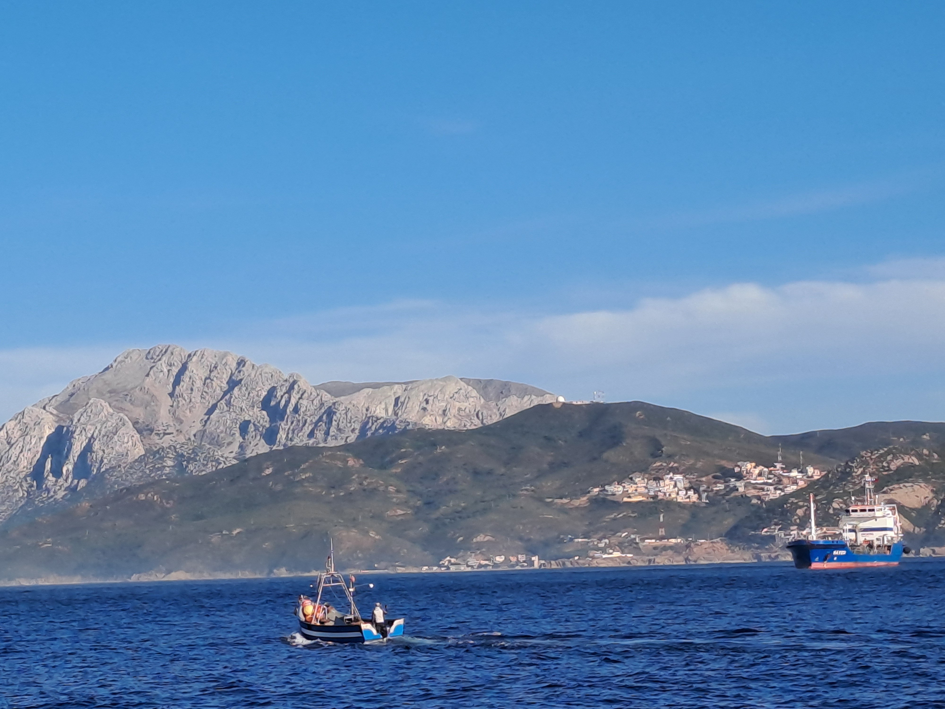  plaisancier, pêcheur et tancker nous sommes au port d’Aalia el Marsa, le Fos sur Mer marocain