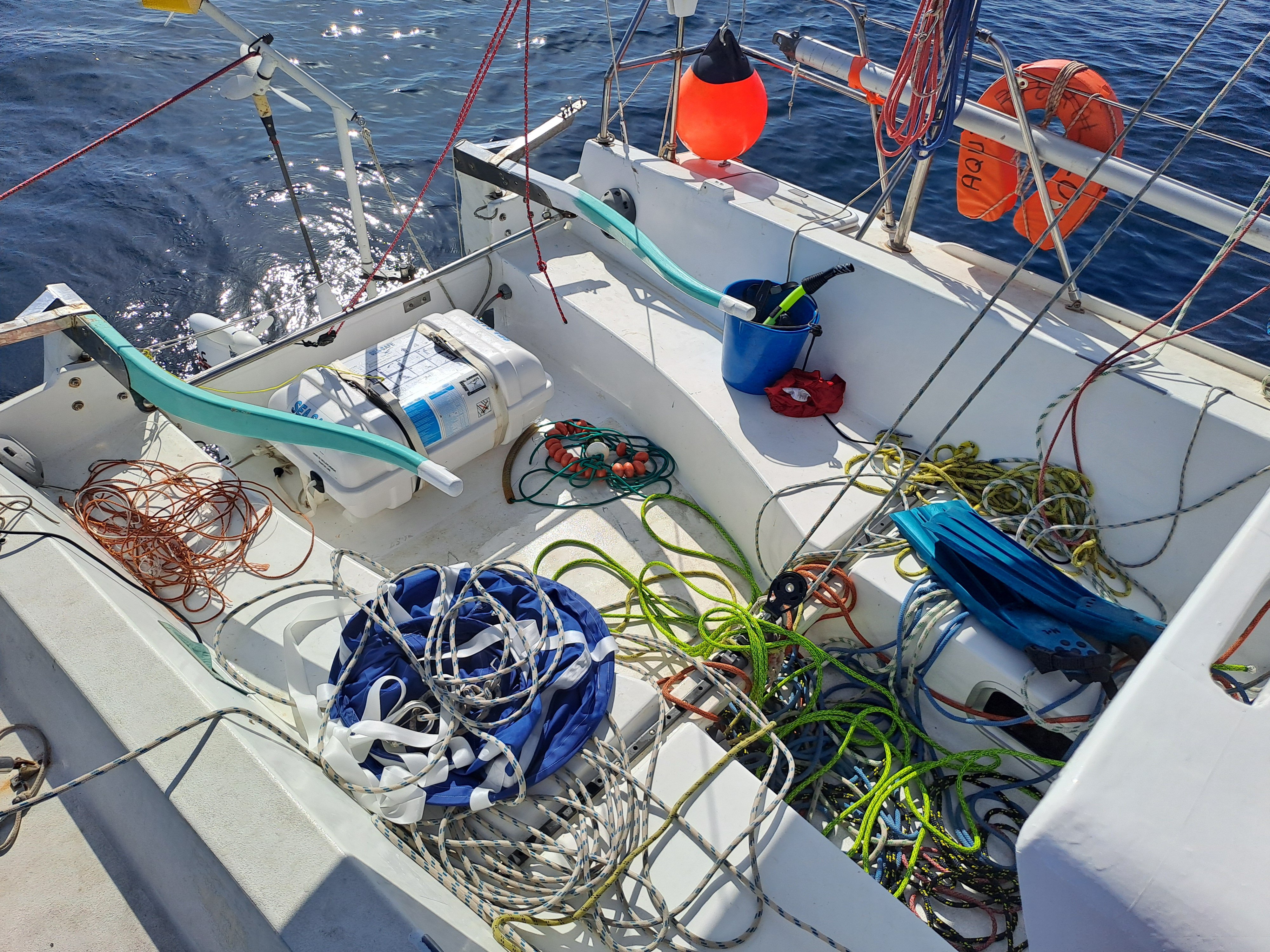 avec un bain pour enlever engin de pêche (palangre) que j’ai traîné une partie de la nuit